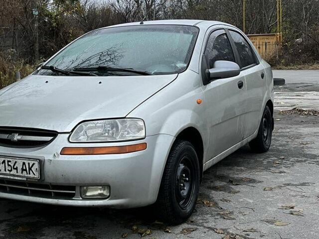 Сірий Шевроле Авео, об'ємом двигуна 1.5 л та пробігом 150 тис. км за 1999 $, фото 1 на Automoto.ua