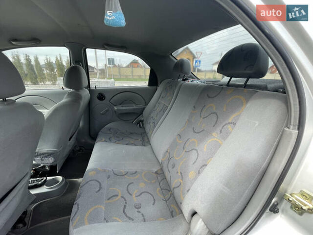 Сірий Шевроле Авео, об'ємом двигуна 1.5 л та пробігом 283 тис. км за 3900 $, фото 8 на Automoto.ua
