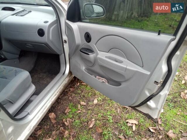 Сірий Шевроле Авео, об'ємом двигуна 1.5 л та пробігом 197 тис. км за 2700 $, фото 7 на Automoto.ua