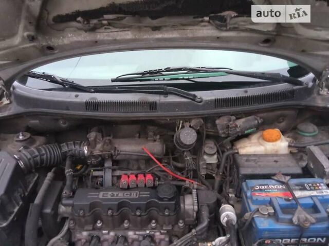 Серый Шевроле Авео, объемом двигателя 1.5 л и пробегом 270 тыс. км за 2400 $, фото 7 на Automoto.ua