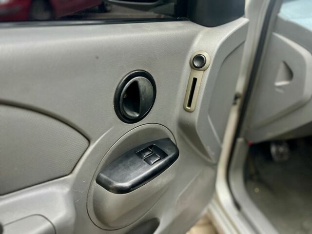 Серый Шевроле Авео, объемом двигателя 1.5 л и пробегом 200 тыс. км за 2100 $, фото 18 на Automoto.ua