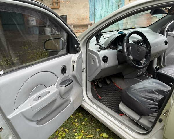 Серый Шевроле Авео, объемом двигателя 1.5 л и пробегом 214 тыс. км за 2300 $, фото 3 на Automoto.ua