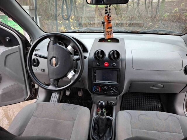 Сірий Шевроле Авео, об'ємом двигуна 1.5 л та пробігом 250 тис. км за 2650 $, фото 3 на Automoto.ua