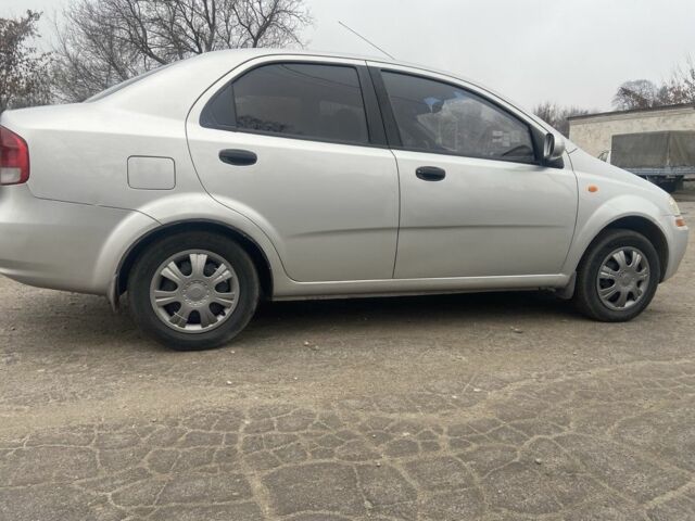 Серый Шевроле Авео, объемом двигателя 1.5 л и пробегом 270 тыс. км за 2399 $, фото 2 на Automoto.ua