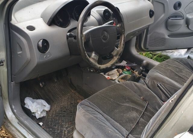 Сірий Шевроле Авео, об'ємом двигуна 1.4 л та пробігом 160 тис. км за 2000 $, фото 2 на Automoto.ua