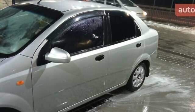 Серый Шевроле Авео, объемом двигателя 1.5 л и пробегом 300 тыс. км за 3500 $, фото 2 на Automoto.ua