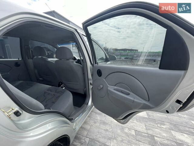 Сірий Шевроле Авео, об'ємом двигуна 1.5 л та пробігом 283 тис. км за 3900 $, фото 6 на Automoto.ua