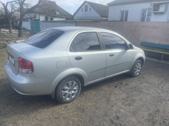 Серый Шевроле Авео, объемом двигателя 1.5 л и пробегом 220 тыс. км за 2500 $, фото 3 на Automoto.ua