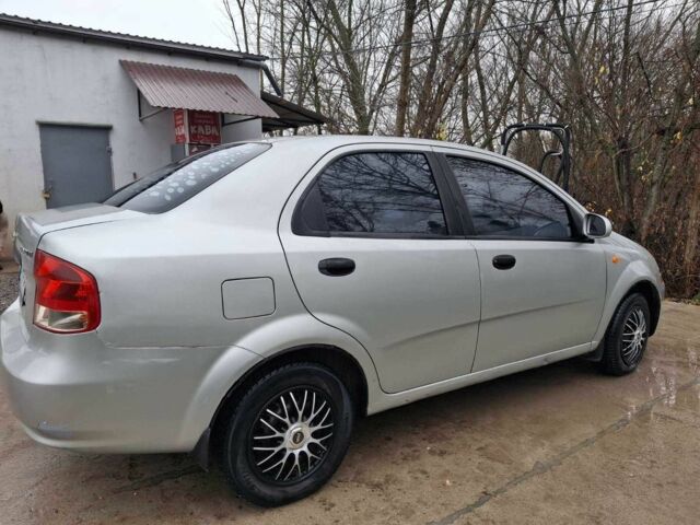 Сірий Шевроле Авео, об'ємом двигуна 1.5 л та пробігом 250 тис. км за 2650 $, фото 5 на Automoto.ua