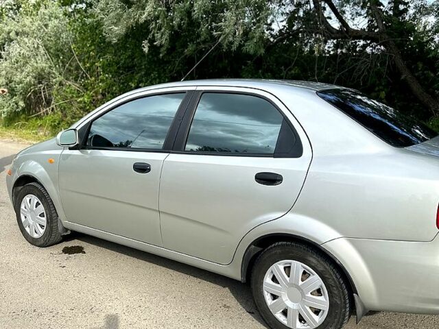 Серый Шевроле Авео, объемом двигателя 1.5 л и пробегом 233 тыс. км за 3200 $, фото 5 на Automoto.ua