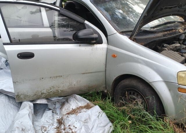 Сірий Шевроле Авео, об'ємом двигуна 1.4 л та пробігом 160 тис. км за 2000 $, фото 4 на Automoto.ua