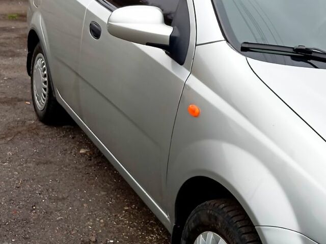 Сірий Шевроле Авео, об'ємом двигуна 1.5 л та пробігом 161 тис. км за 3700 $, фото 4 на Automoto.ua