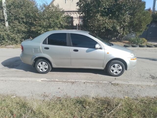 Серый Шевроле Авео, объемом двигателя 1.5 л и пробегом 210 тыс. км за 2100 $, фото 2 на Automoto.ua