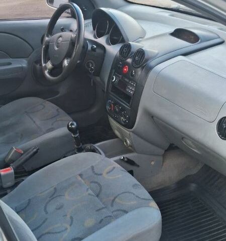 Серый Шевроле Авео, объемом двигателя 1.5 л и пробегом 270 тыс. км за 2399 $, фото 5 на Automoto.ua