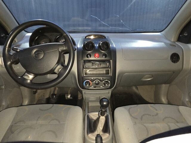 Серый Шевроле Авео, объемом двигателя 1.5 л и пробегом 260 тыс. км за 2200 $, фото 5 на Automoto.ua