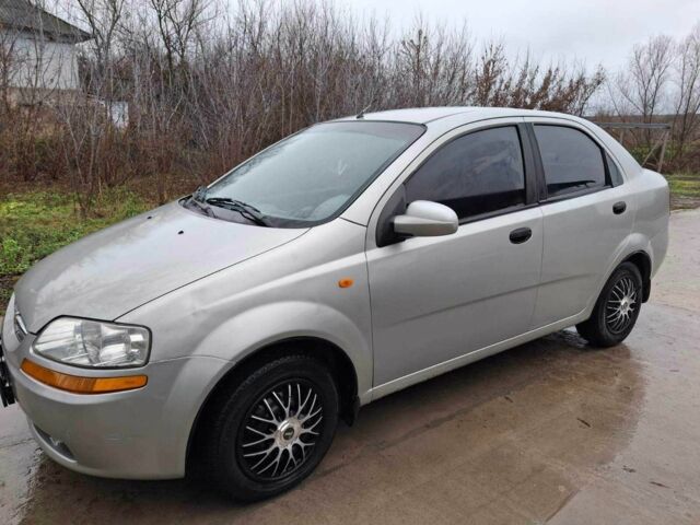 Сірий Шевроле Авео, об'ємом двигуна 1.5 л та пробігом 250 тис. км за 2650 $, фото 1 на Automoto.ua