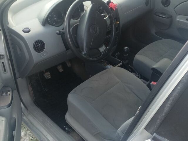 Серый Шевроле Авео, объемом двигателя 1.5 л и пробегом 243 тыс. км за 1450 $, фото 5 на Automoto.ua