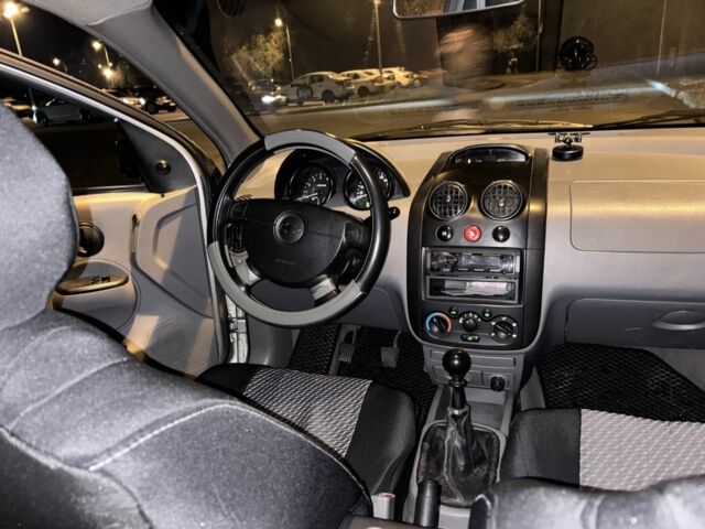 Серый Шевроле Авео, объемом двигателя 1.5 л и пробегом 268 тыс. км за 3200 $, фото 5 на Automoto.ua