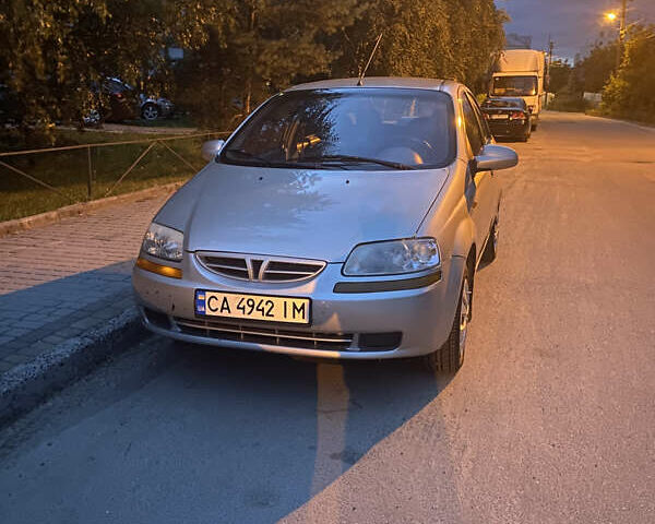 Сірий Шевроле Авео, об'ємом двигуна 1.5 л та пробігом 300 тис. км за 2950 $, фото 1 на Automoto.ua