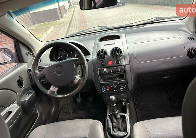 Серый Шевроле Авео, объемом двигателя 1.5 л и пробегом 260 тыс. км за 2500 $, фото 4 на Automoto.ua