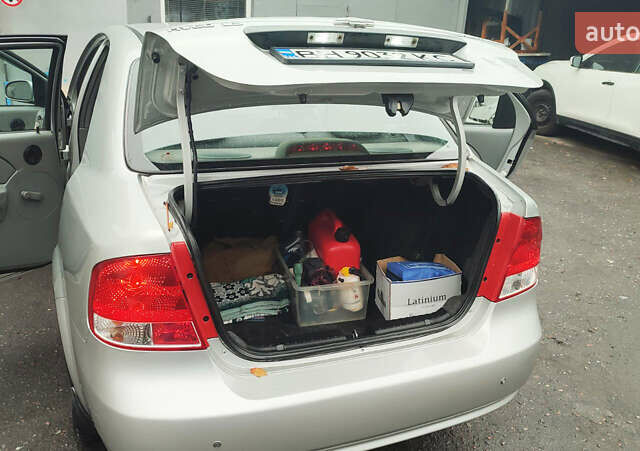 Серый Шевроле Авео, объемом двигателя 1.5 л и пробегом 137 тыс. км за 3500 $, фото 7 на Automoto.ua