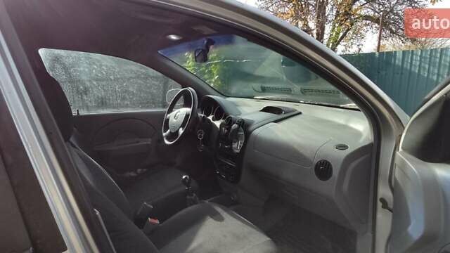 Серый Шевроле Авео, объемом двигателя 1.5 л и пробегом 220 тыс. км за 2700 $, фото 6 на Automoto.ua