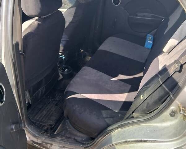 Сірий Шевроле Авео, об'ємом двигуна 1.5 л та пробігом 29 тис. км за 1600 $, фото 5 на Automoto.ua