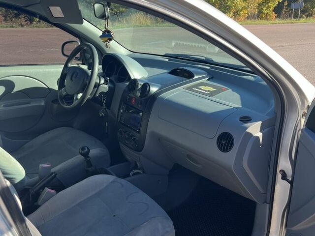 Сірий Шевроле Авео, об'ємом двигуна 1.5 л та пробігом 230 тис. км за 2200 $, фото 6 на Automoto.ua