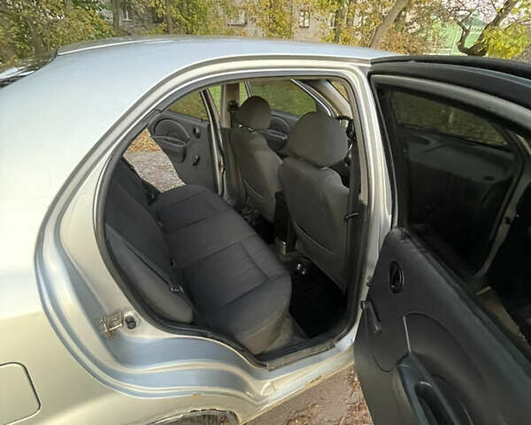 Сірий Шевроле Авео, об'ємом двигуна 1.5 л та пробігом 385 тис. км за 2200 $, фото 11 на Automoto.ua