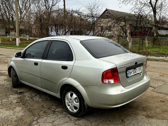 Серый Шевроле Авео, объемом двигателя 1.5 л и пробегом 255 тыс. км за 3000 $, фото 4 на Automoto.ua