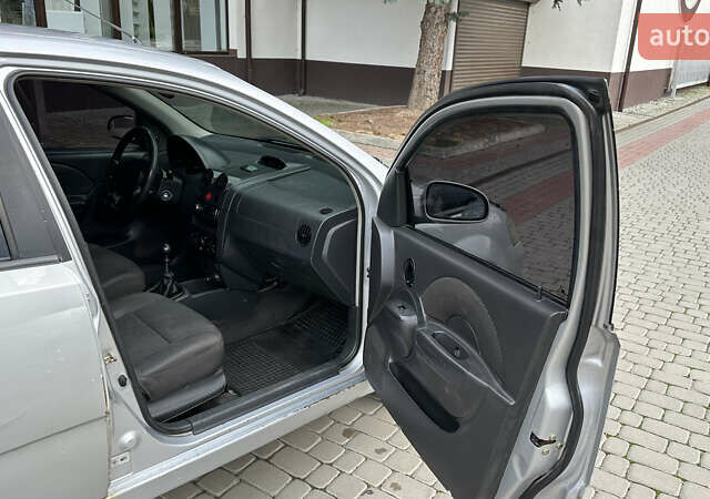 Серый Шевроле Авео, объемом двигателя 1.5 л и пробегом 260 тыс. км за 2500 $, фото 5 на Automoto.ua