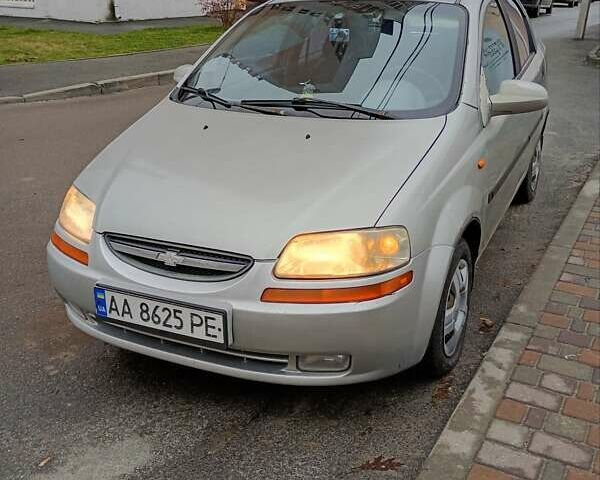 Сірий Шевроле Авео, об'ємом двигуна 1.5 л та пробігом 250 тис. км за 2900 $, фото 1 на Automoto.ua