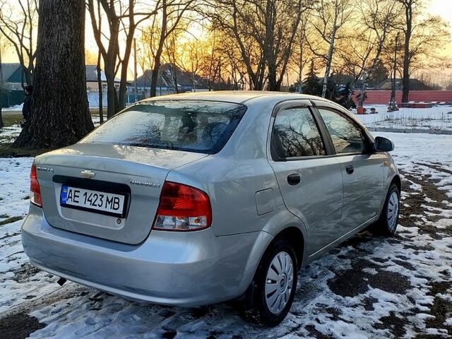 Серый Шевроле Авео, объемом двигателя 15 л и пробегом 165 тыс. км за 3300 $, фото 2 на Automoto.ua