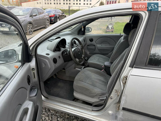 Серый Шевроле Авео, объемом двигателя 1.5 л и пробегом 320 тыс. км за 2000 $, фото 9 на Automoto.ua