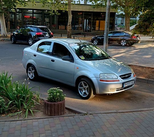 Серый Шевроле Авео, объемом двигателя 1.5 л и пробегом 333 тыс. км за 4000 $, фото 2 на Automoto.ua