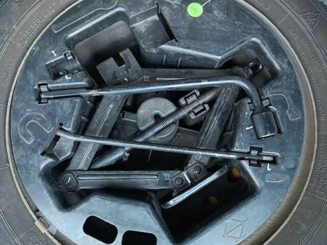 Серый Шевроле Авео, объемом двигателя 1.5 л и пробегом 356 тыс. км за 2700 $, фото 9 на Automoto.ua