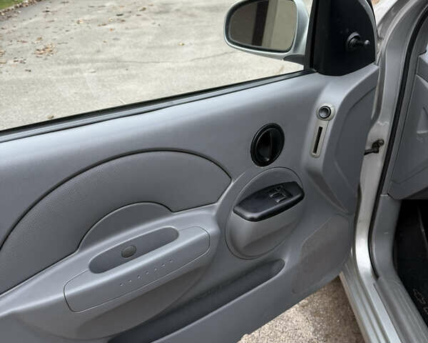 Сірий Шевроле Авео, об'ємом двигуна 1.5 л та пробігом 229 тис. км за 4000 $, фото 8 на Automoto.ua