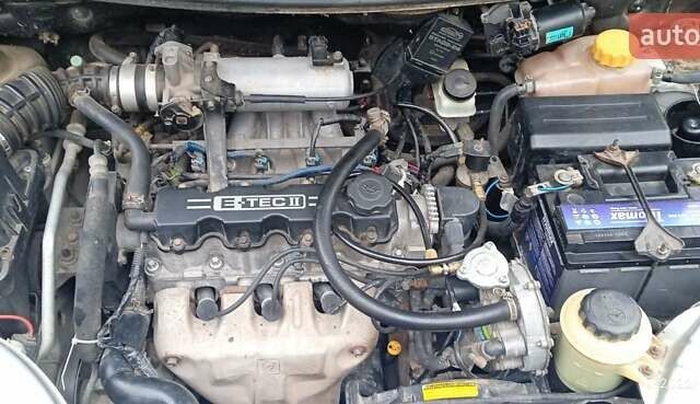 Серый Шевроле Авео, объемом двигателя 1.5 л и пробегом 273 тыс. км за 3400 $, фото 7 на Automoto.ua