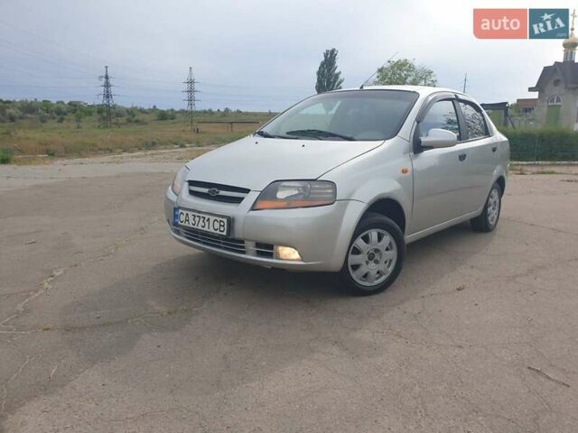 Серый Шевроле Авео, объемом двигателя 1.5 л и пробегом 280 тыс. км за 4300 $, фото 1 на Automoto.ua