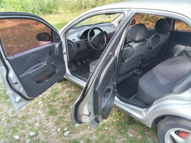 Серый Шевроле Авео, объемом двигателя 1.5 л и пробегом 190 тыс. км за 2350 $, фото 3 на Automoto.ua