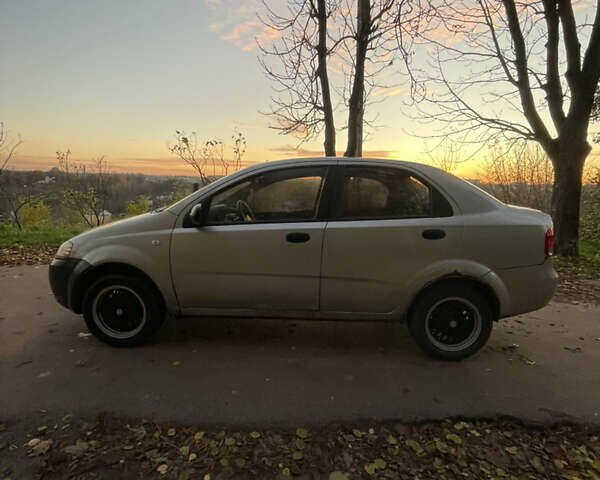 Сірий Шевроле Авео, об'ємом двигуна 1.5 л та пробігом 385 тис. км за 2200 $, фото 5 на Automoto.ua