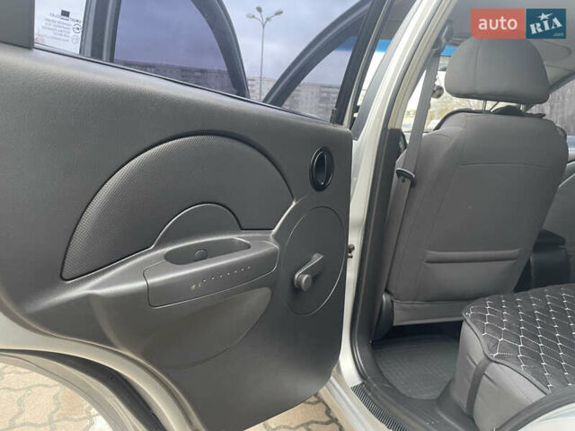 Серый Шевроле Авео, объемом двигателя 1.5 л и пробегом 97 тыс. км за 3650 $, фото 19 на Automoto.ua