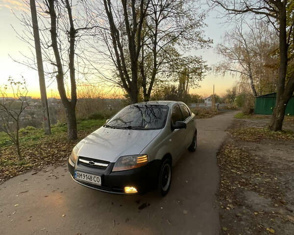 Сірий Шевроле Авео, об'ємом двигуна 1.5 л та пробігом 385 тис. км за 2200 $, фото 2 на Automoto.ua