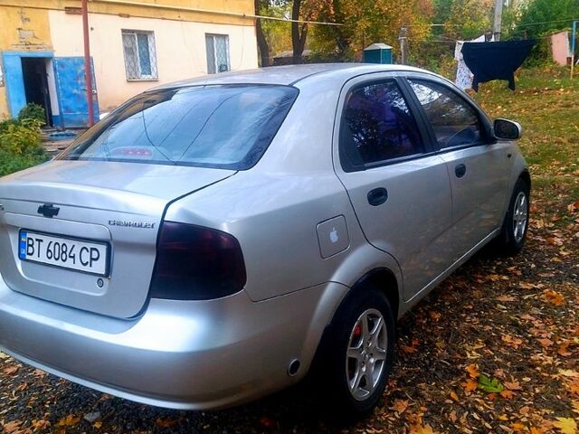Серый Шевроле Авео, объемом двигателя 1.5 л и пробегом 370 тыс. км за 2400 $, фото 1 на Automoto.ua