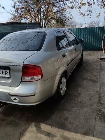 Серый Шевроле Авео, объемом двигателя 1.5 л и пробегом 220 тыс. км за 2700 $, фото 2 на Automoto.ua
