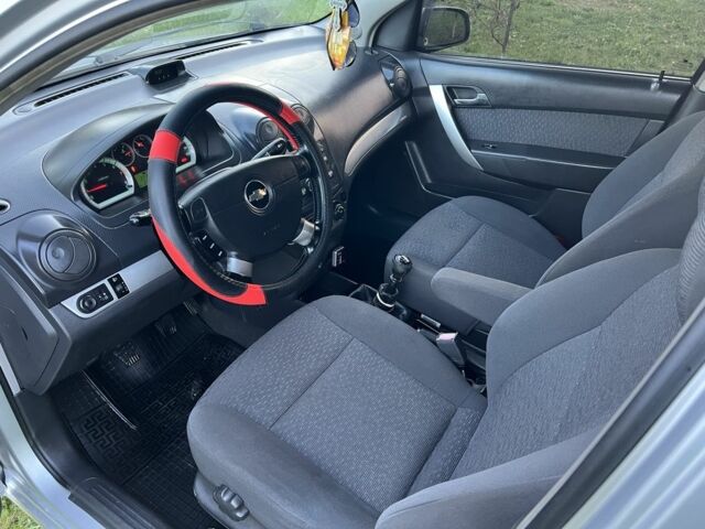 Сірий Шевроле Авео, об'ємом двигуна 1.4 л та пробігом 220 тис. км за 2600 $, фото 4 на Automoto.ua