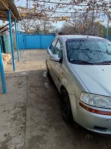 Серый Шевроле Авео, объемом двигателя 1.5 л и пробегом 220 тыс. км за 2700 $, фото 1 на Automoto.ua