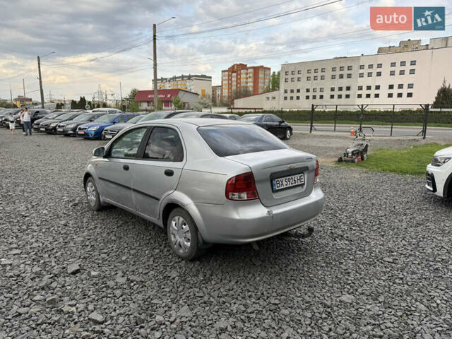 Серый Шевроле Авео, объемом двигателя 1.5 л и пробегом 320 тыс. км за 2000 $, фото 2 на Automoto.ua