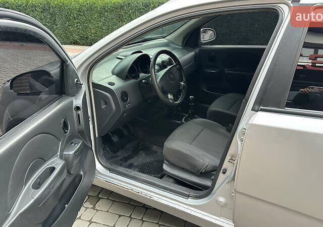 Серый Шевроле Авео, объемом двигателя 1.5 л и пробегом 260 тыс. км за 2500 $, фото 6 на Automoto.ua