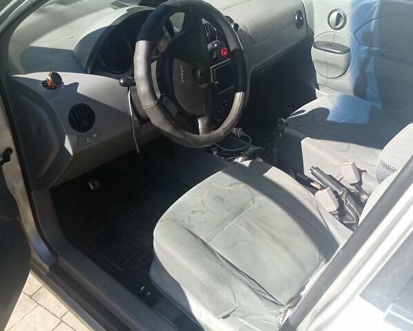 Серый Шевроле Авео, объемом двигателя 1.5 л и пробегом 265 тыс. км за 2000 $, фото 2 на Automoto.ua